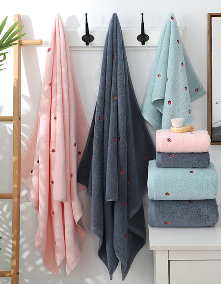 Kawaii Strawberry Bath Towel